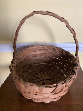 Primitive Handwoven Split Oak Round Medium Gathering Basket with Handle